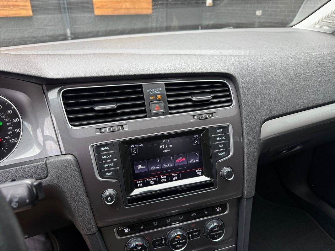 Used 2015 Volkswagen e-Golf Limited Edition FWD image 36