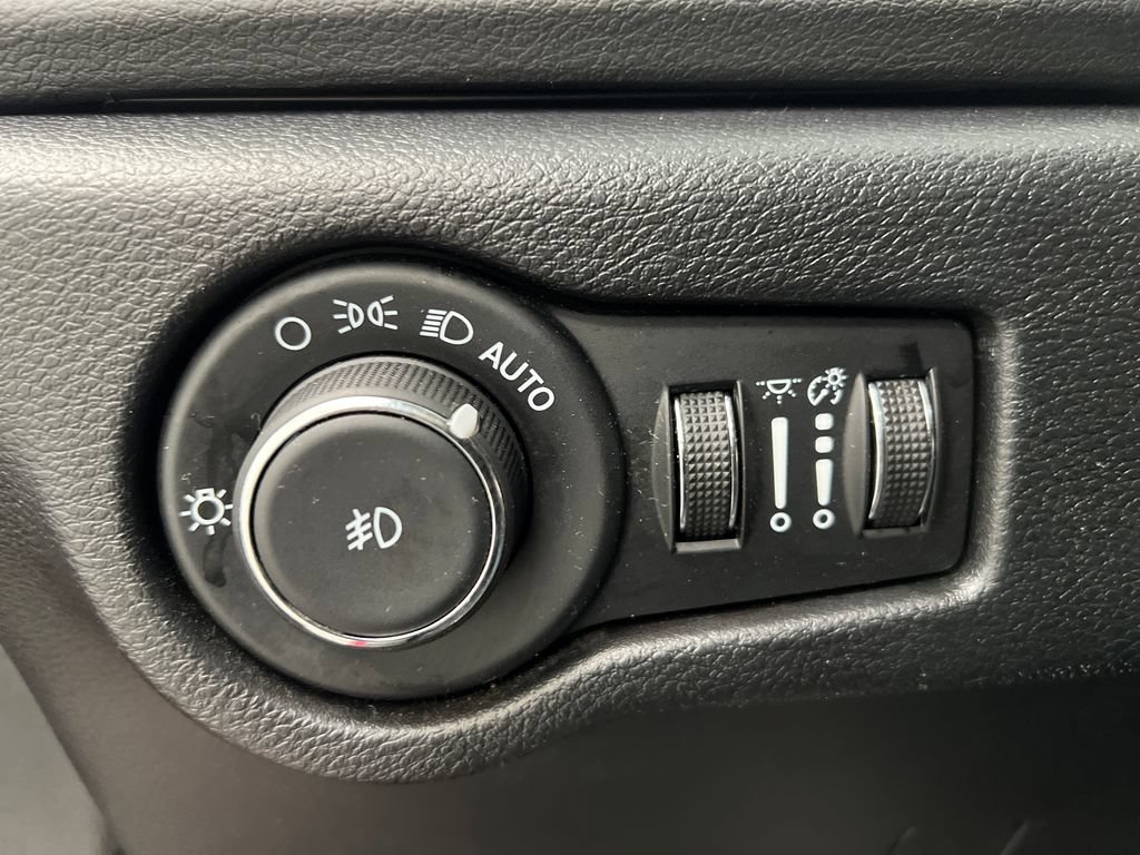 Used 2025 Chrysler Pacifica Select FWD image 60