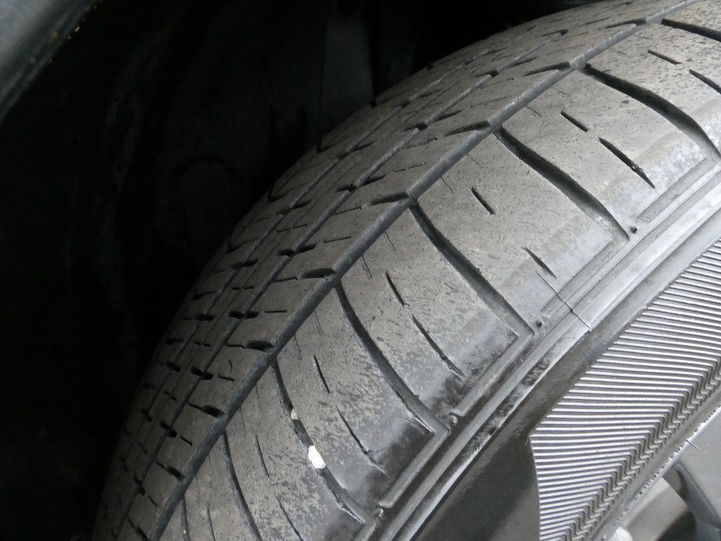 Used 2022 Volkswagen Tiguan SE w/ Panoramic Sunroof Package image 12