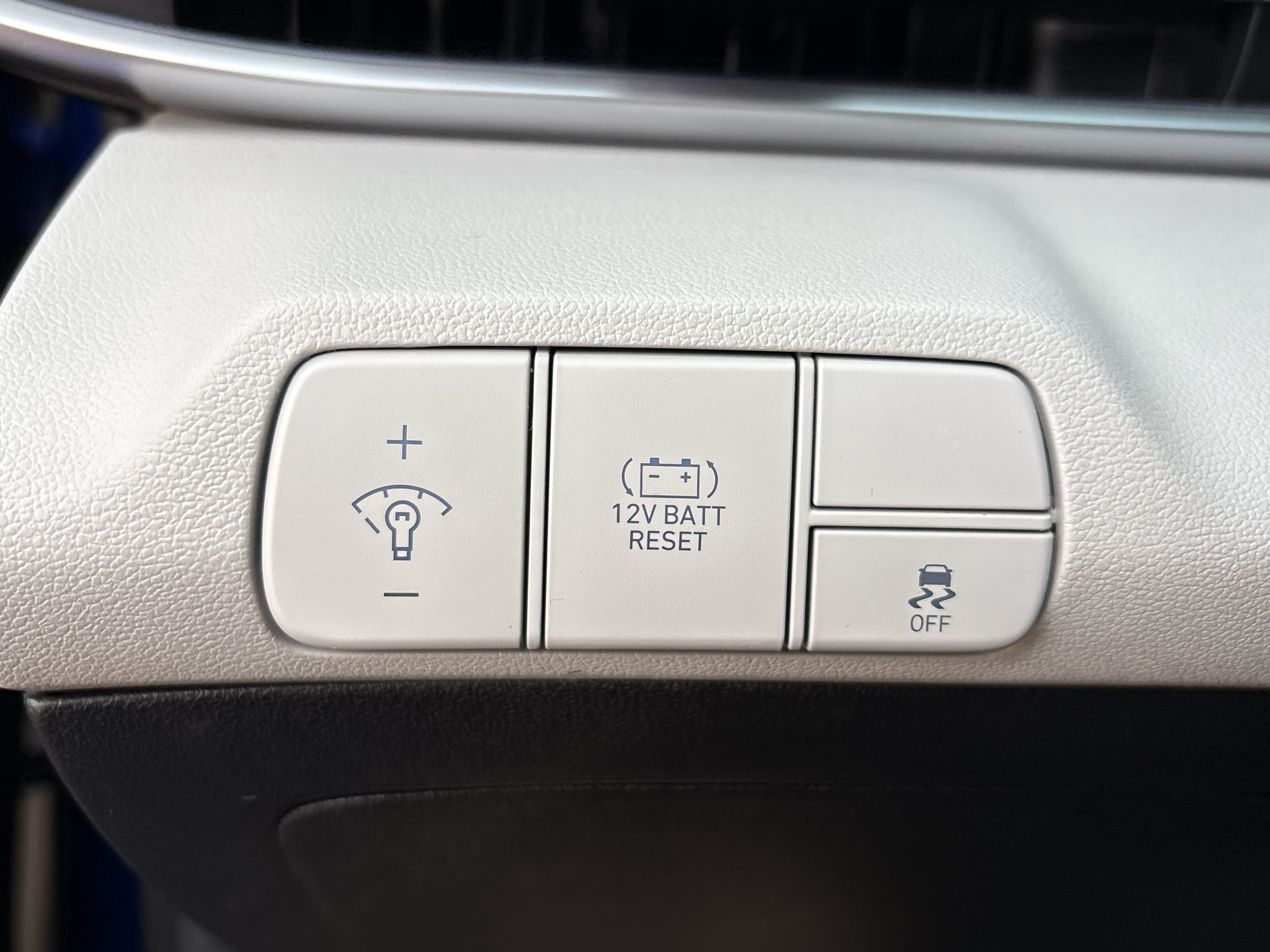Used 2025 Hyundai Elantra Limited FWD image 26