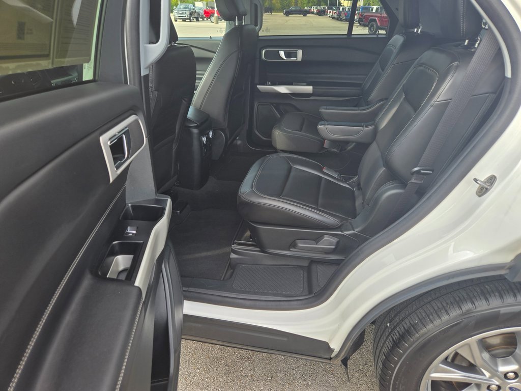 Used 2022 Ford Explorer XLT w/ Equipment Group 202A image 8