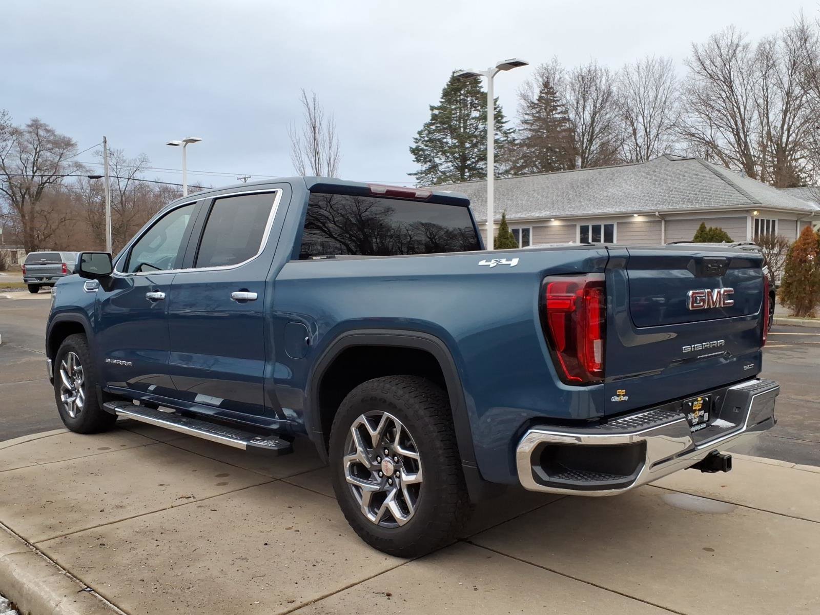 Used 2024 GMC Sierra 1500 SLT w/ SLT Convenience Package image 9