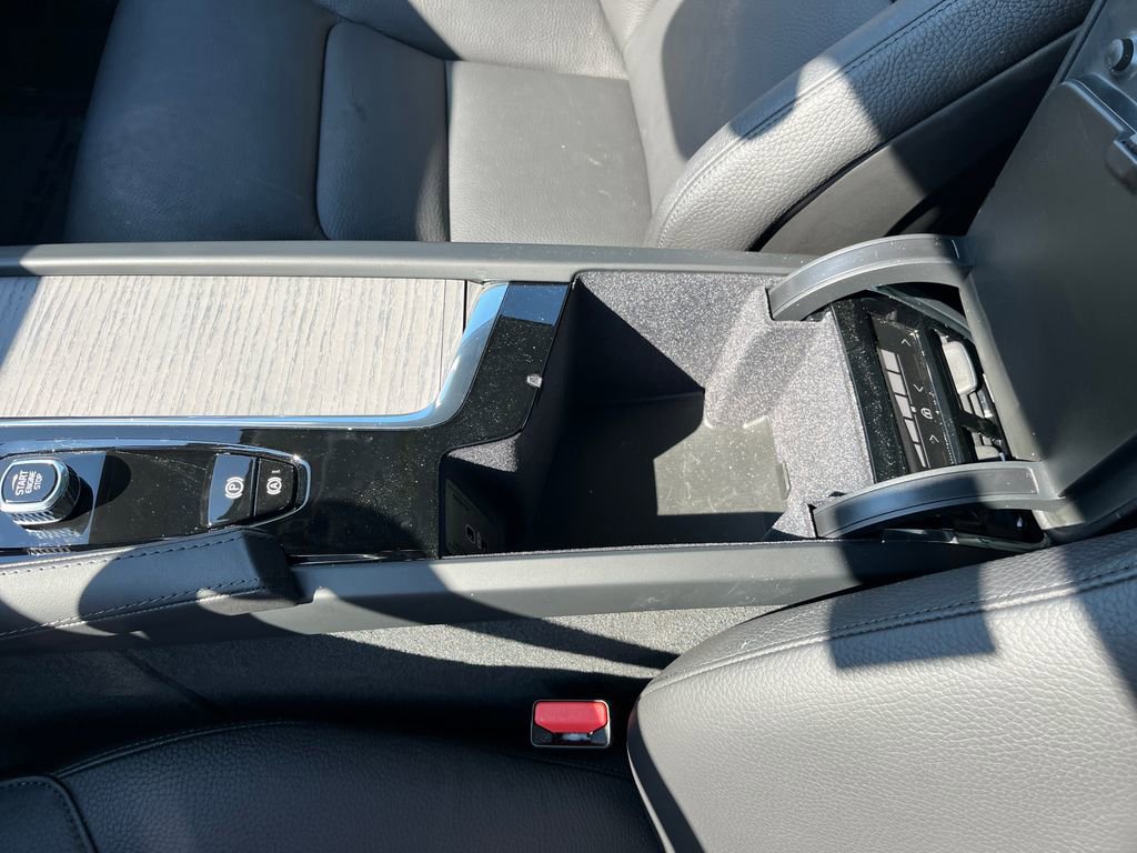 Certified 2024 Volvo V90 B6 Cross Country Plus image 30