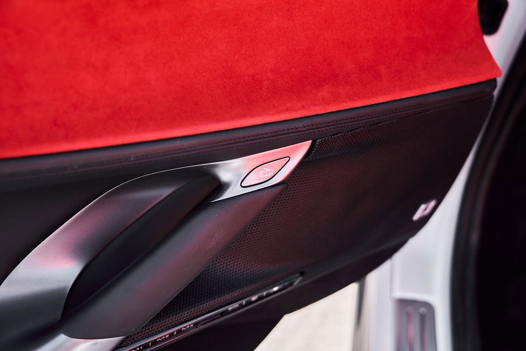 Used 2024 Ferrari SF90 Spider image 37