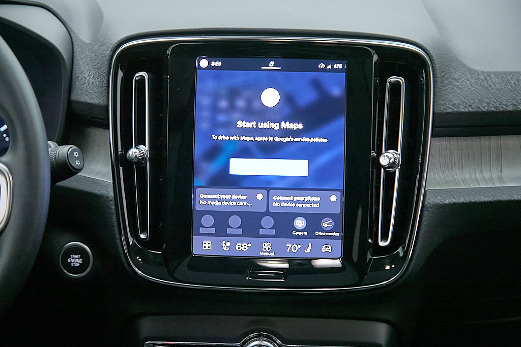 Certified 2025 Volvo XC40 B5 Ultra AWD/4WD image 27