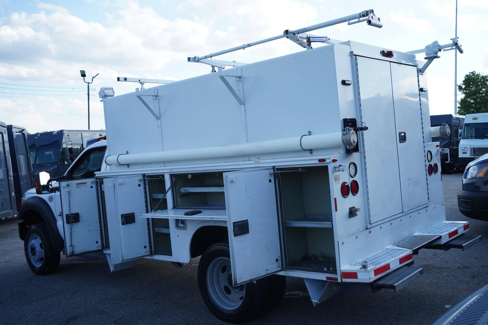 Used 2016 Ford F550 4x4 Regular Cab Super Duty image 15