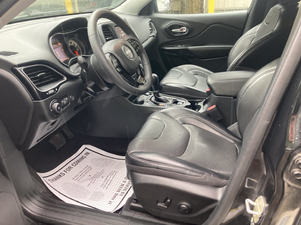 Used 2023 Jeep Cherokee Altitude Lux w/ Elite Group AWD/4WD image 12