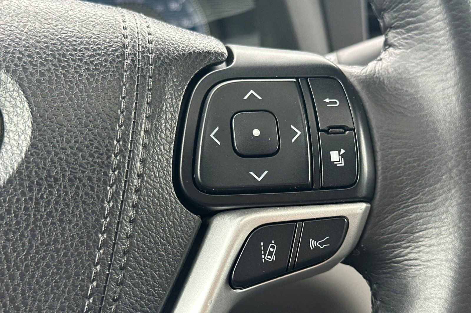 Certified 2018 Toyota Sienna XLE w/ XLE Navigation Package FWD image 30