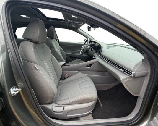 Used 2025 Hyundai Elantra SEL image 11