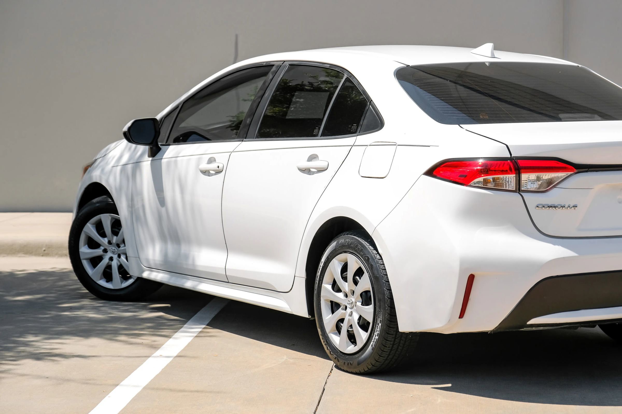 Used 2021 Toyota Corolla LE image 6