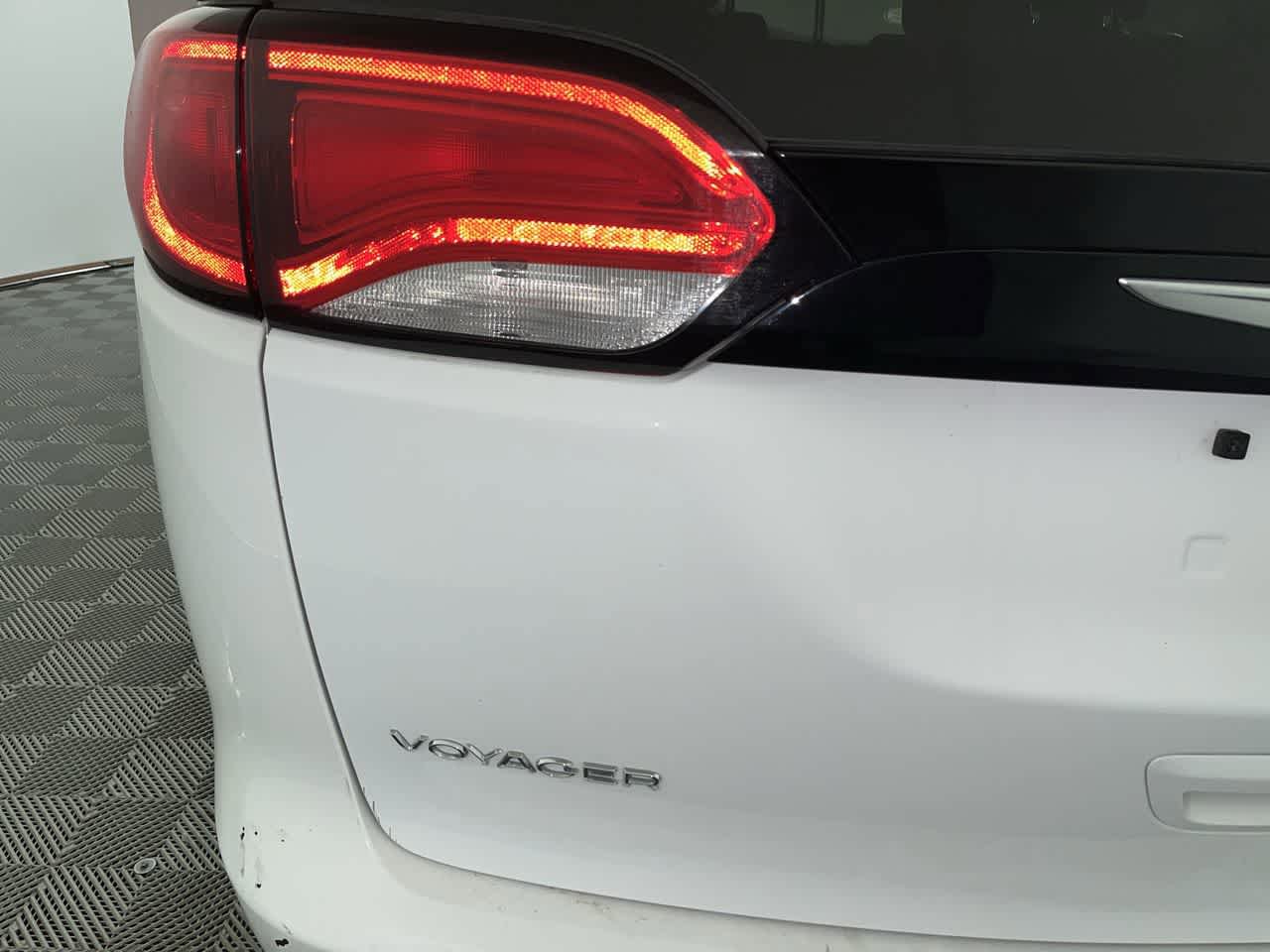 Used 2024 Chrysler Voyager LX FWD image 11