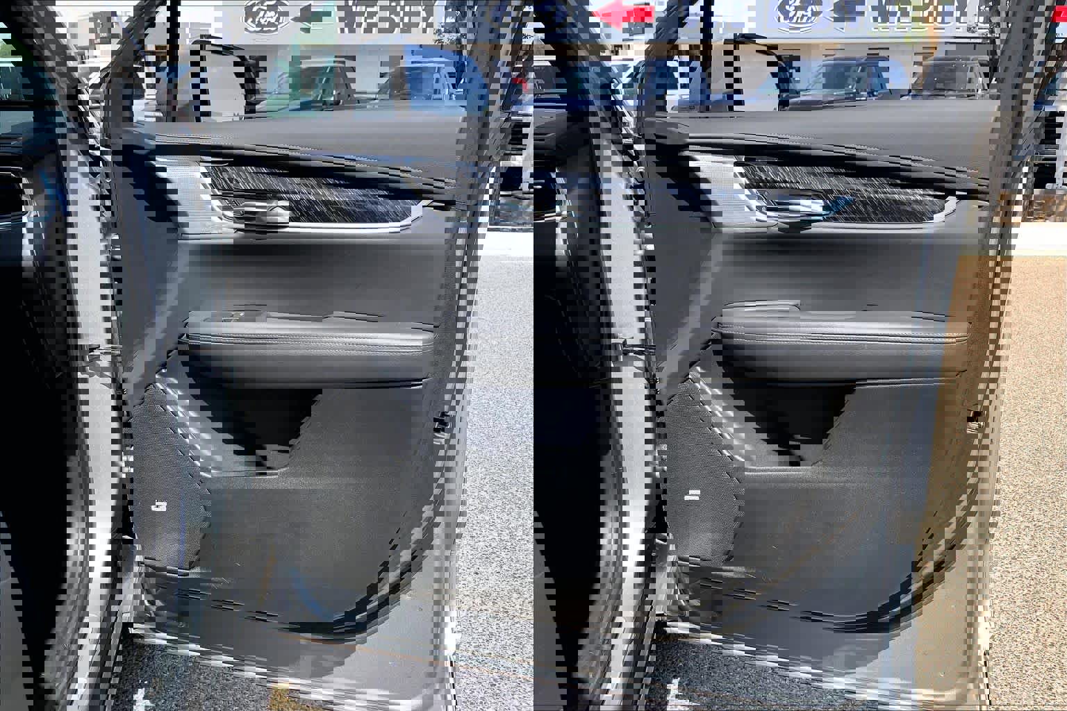 Used 2025 Cadillac XT6 Premium Luxury AWD/4WD image 23