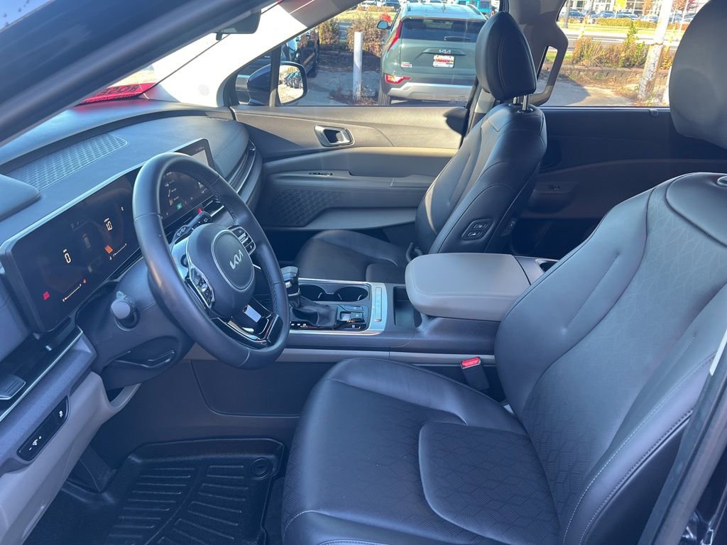 Certified 2025 Kia Carnival EX image 4