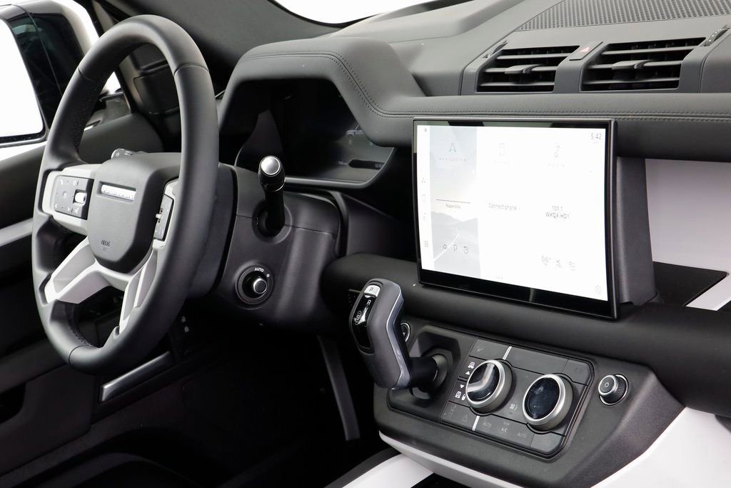 Used 2025 Land Rover Defender 110 S image 22