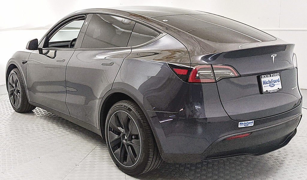 Used 2024 Tesla Model Y Long Range AWD/4WD image 4
