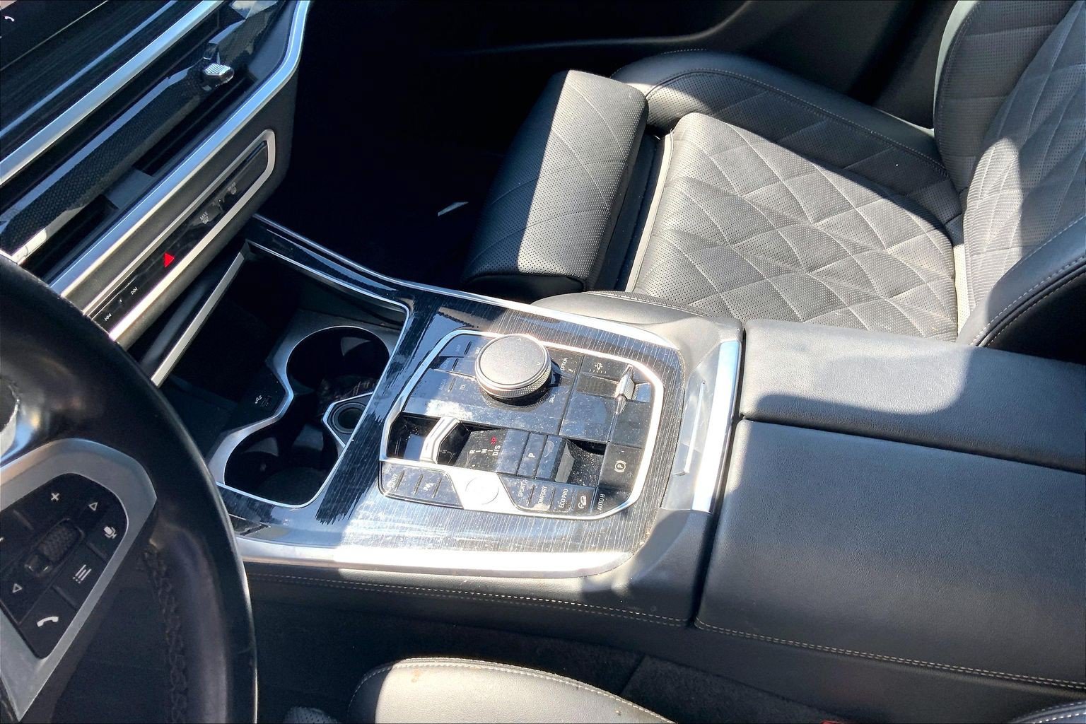 Used 2024 BMW X7 xDrive40i w/ M Sport Package AWD/4WD image 18