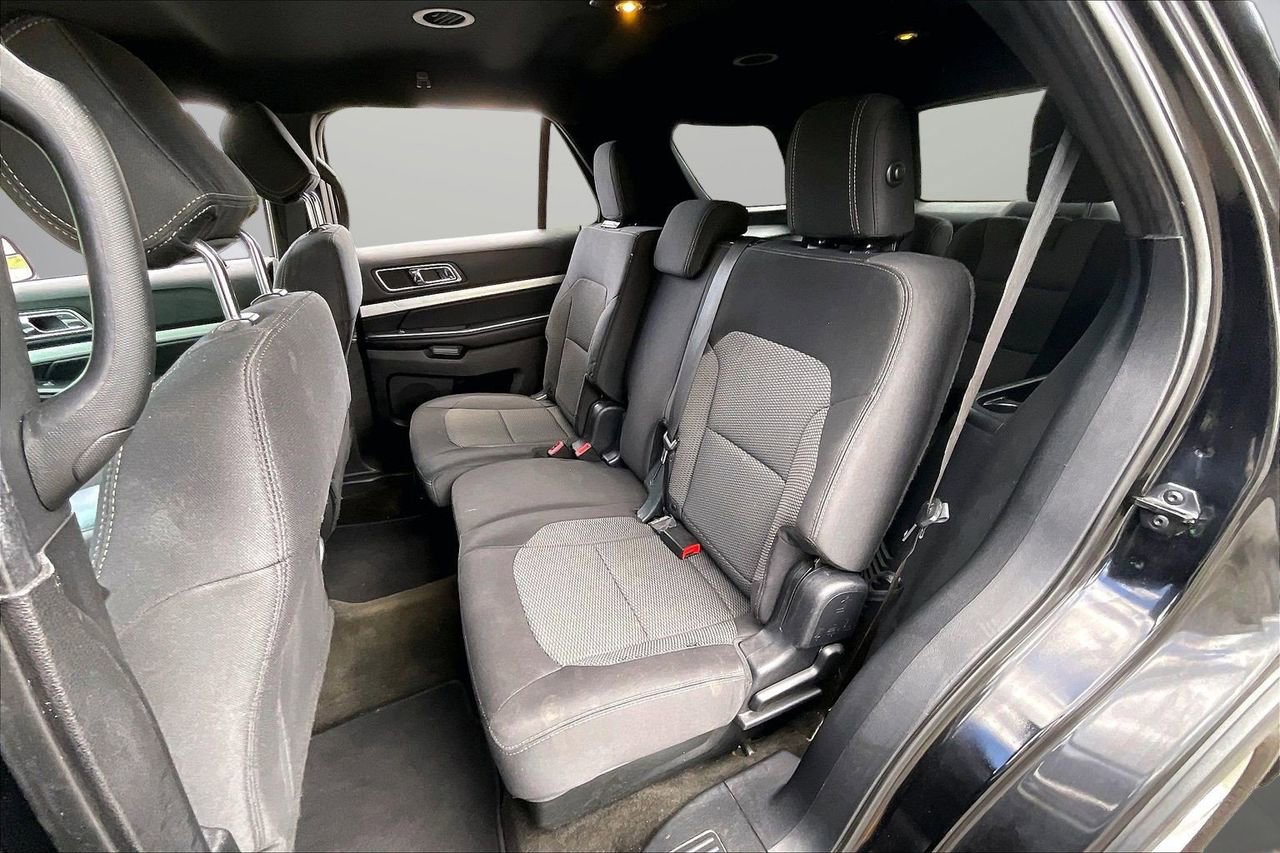 Used 2016 Ford Explorer XLT w/ Equipment Group 201A image 23