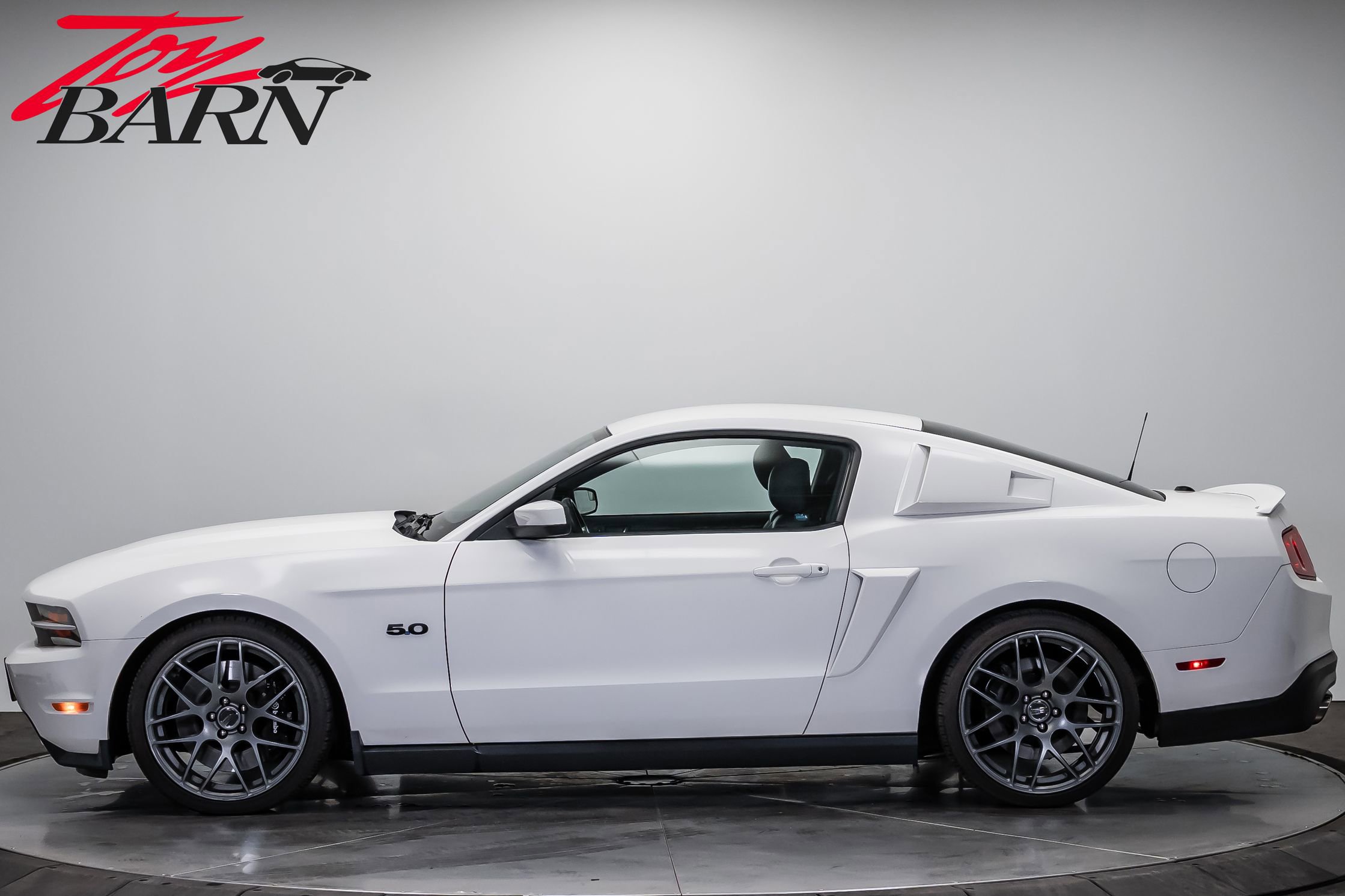 Used 2012 Ford Mustang GT Premium image 2