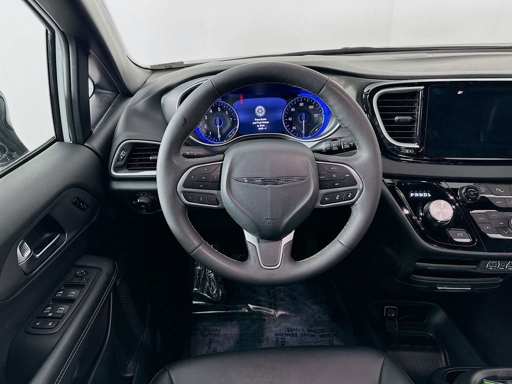 Used 2025 Chrysler Pacifica Select FWD image 29