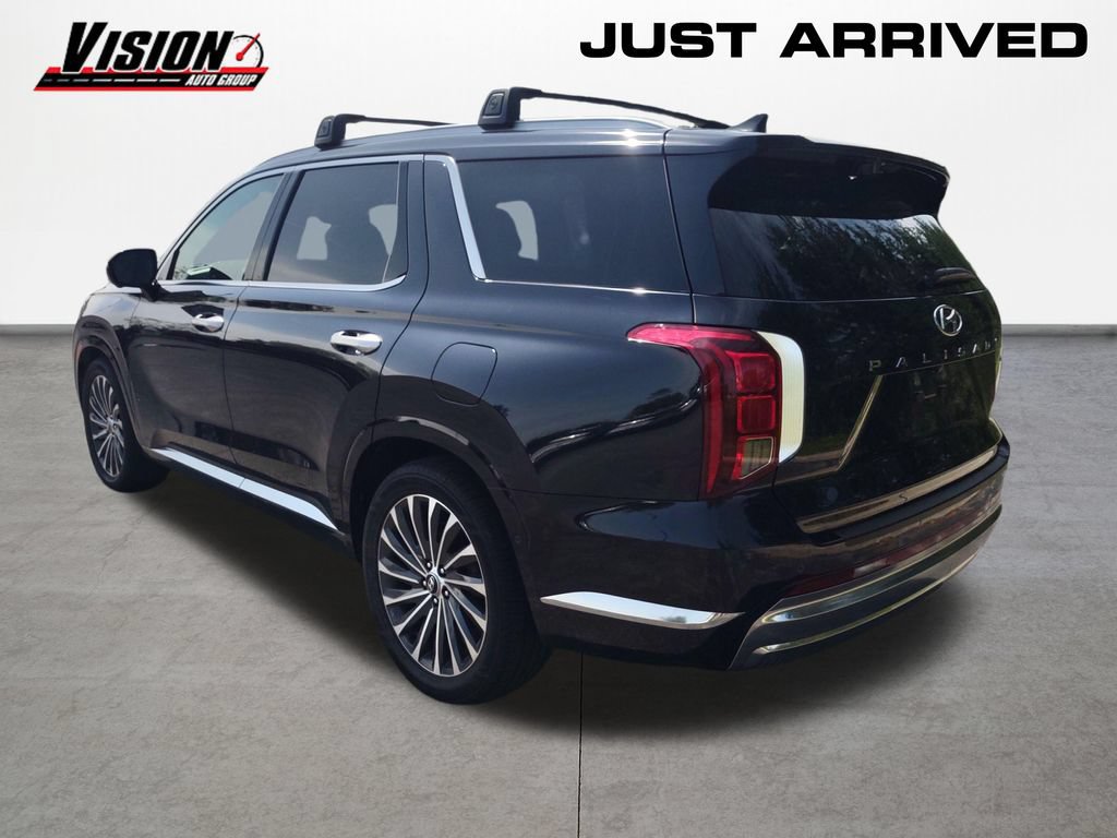 Used 2023 Hyundai Palisade Calligraphy w/ Cargo Package AWD/4WD image 3