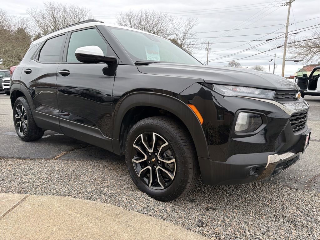 Used 2022 Chevrolet TrailBlazer ACTIV w/ Technology Package AWD/4WD image 3