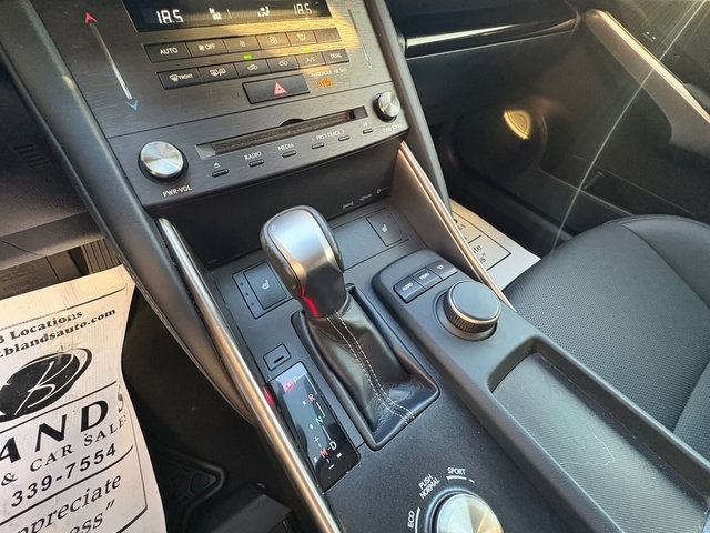 Used 2019 Lexus IS 300 AWD image 32