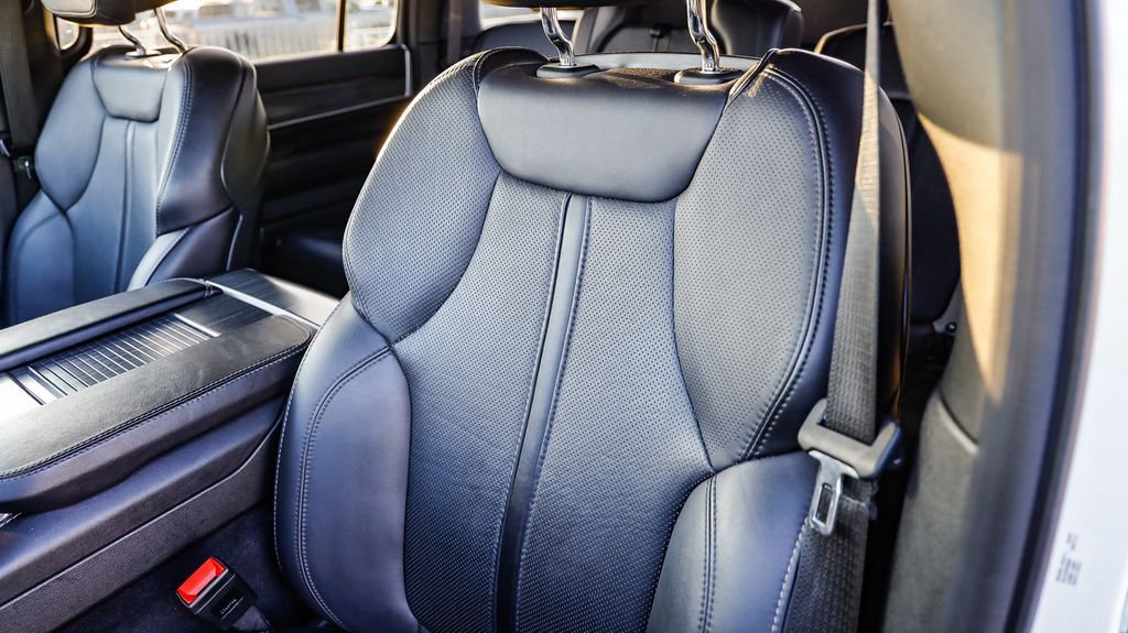 Used 2024 Jeep Wagoneer Series II w/ Flexible Seating Group image 29