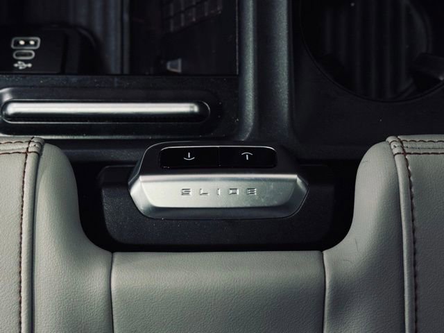 Used 2025 Ford Expedition Active image 44