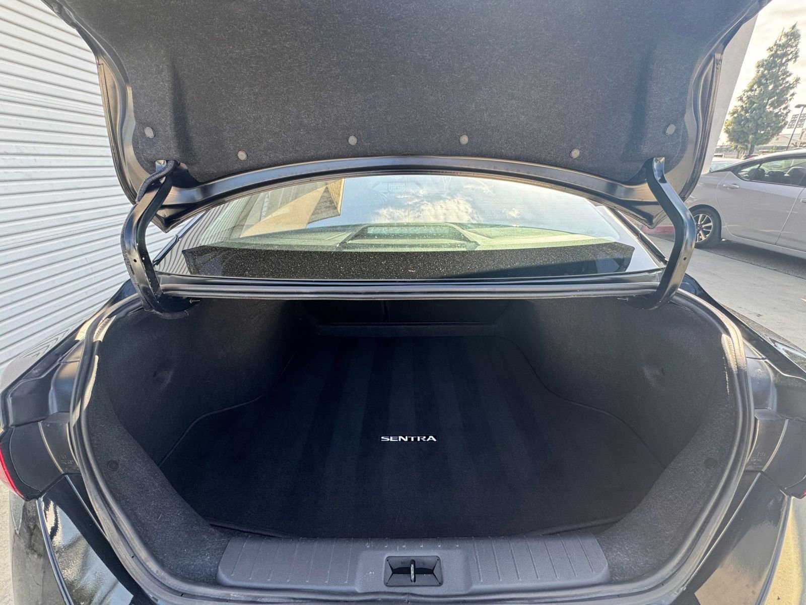 Used 2025 Nissan Sentra SV FWD image 30