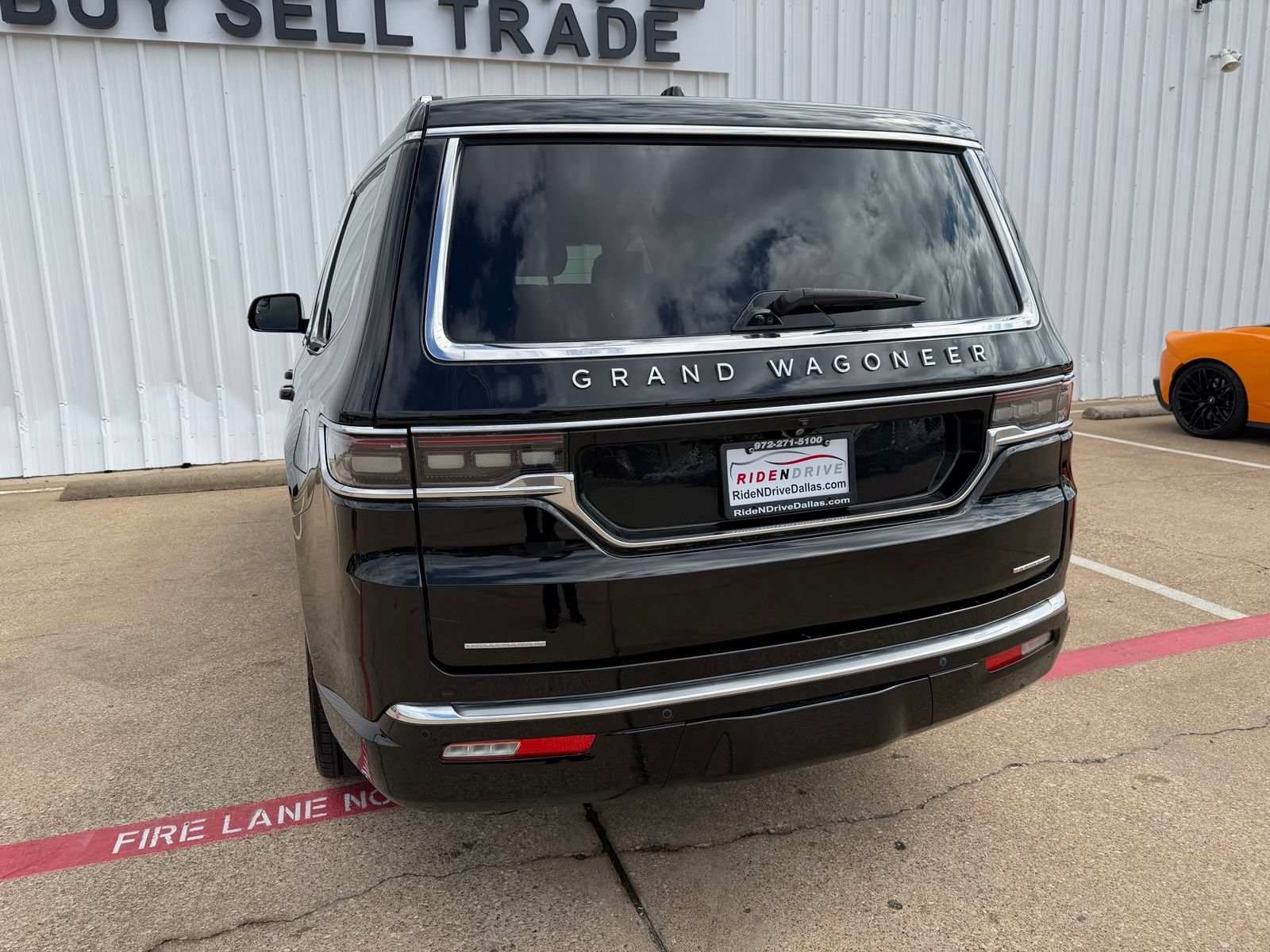 Used 2022 Jeep Grand Wagoneer Series II AWD/4WD image 5