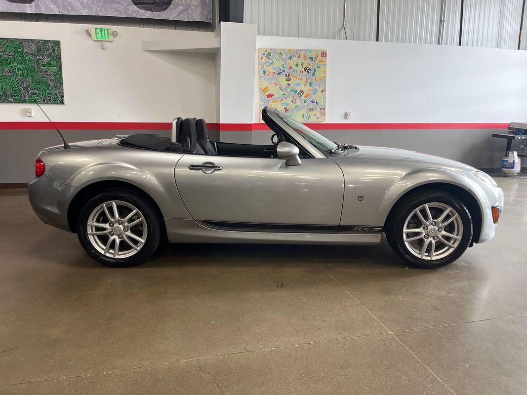 Used 2011 MAZDA MX-5 Miata Sport image 3