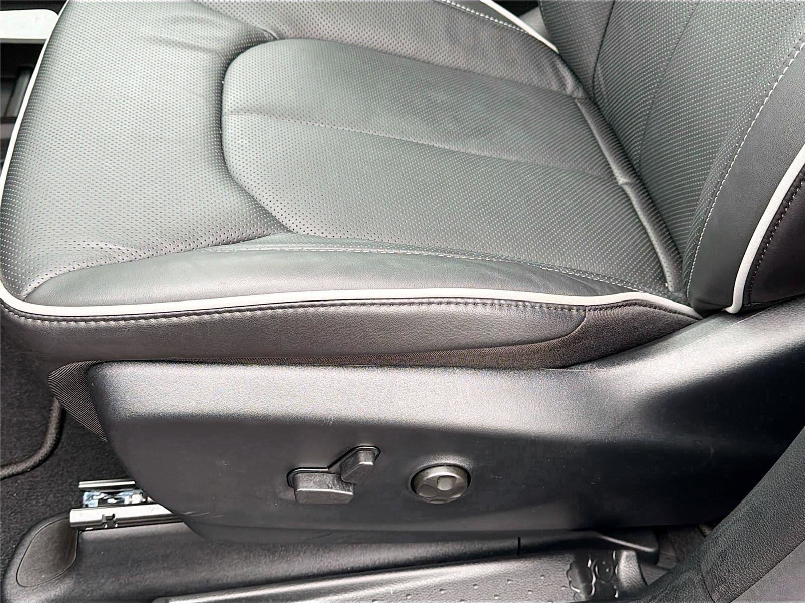 New 2026 Chrysler Pacifica Limited w/ Trailer Tow Group image 19