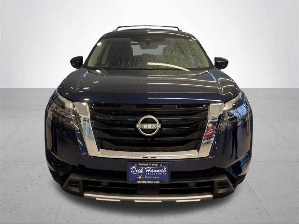 New 2025 Nissan Pathfinder SL image 3
