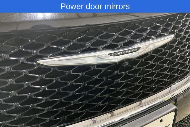 Used 2024 Chrysler Pacifica Touring-L image 29