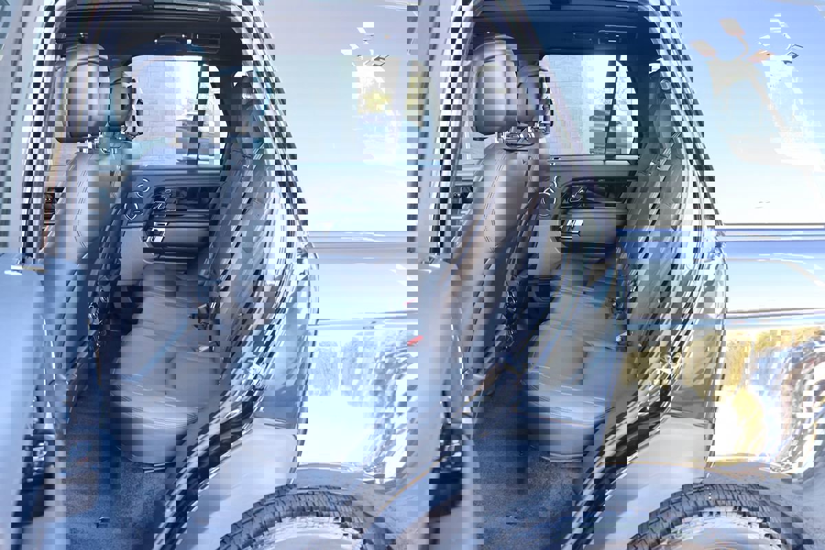 Used 2018 Land Rover Range Rover HSE image 34