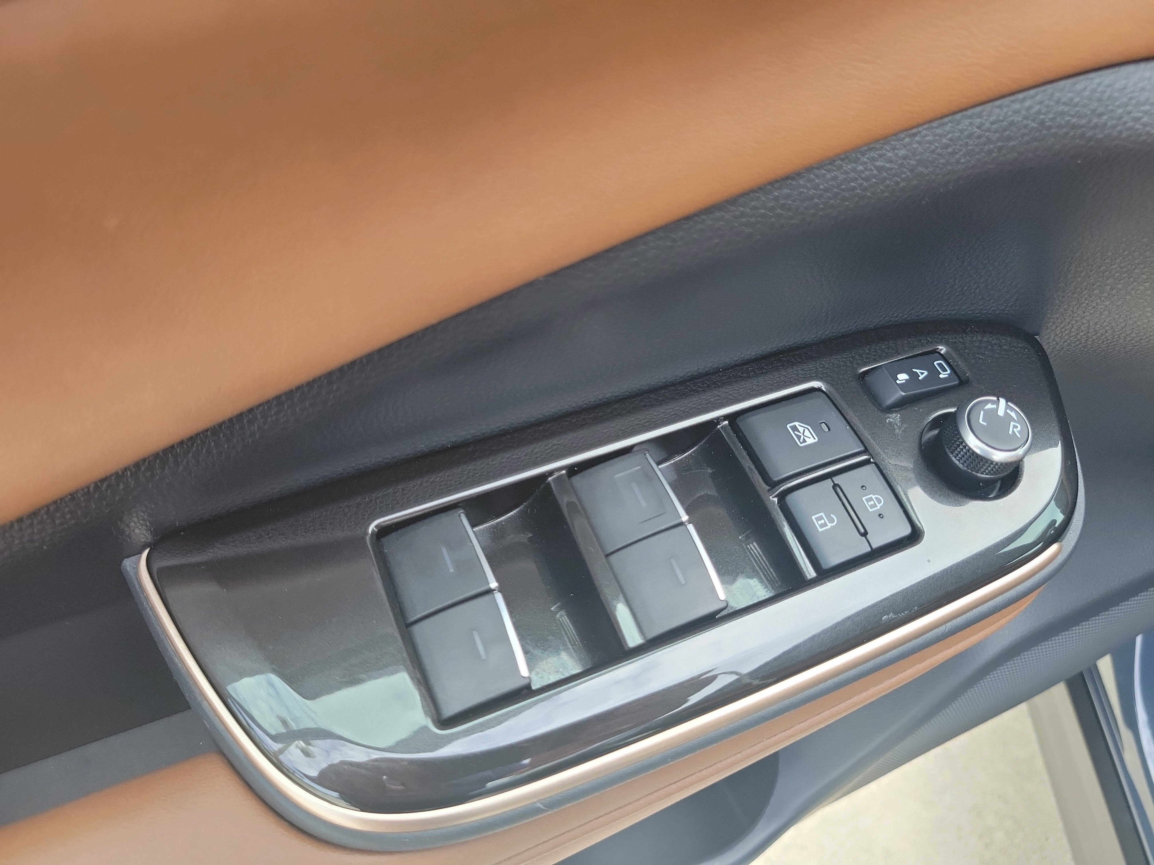Certified 2025 Toyota Crown Signia AWD/4WD image 22