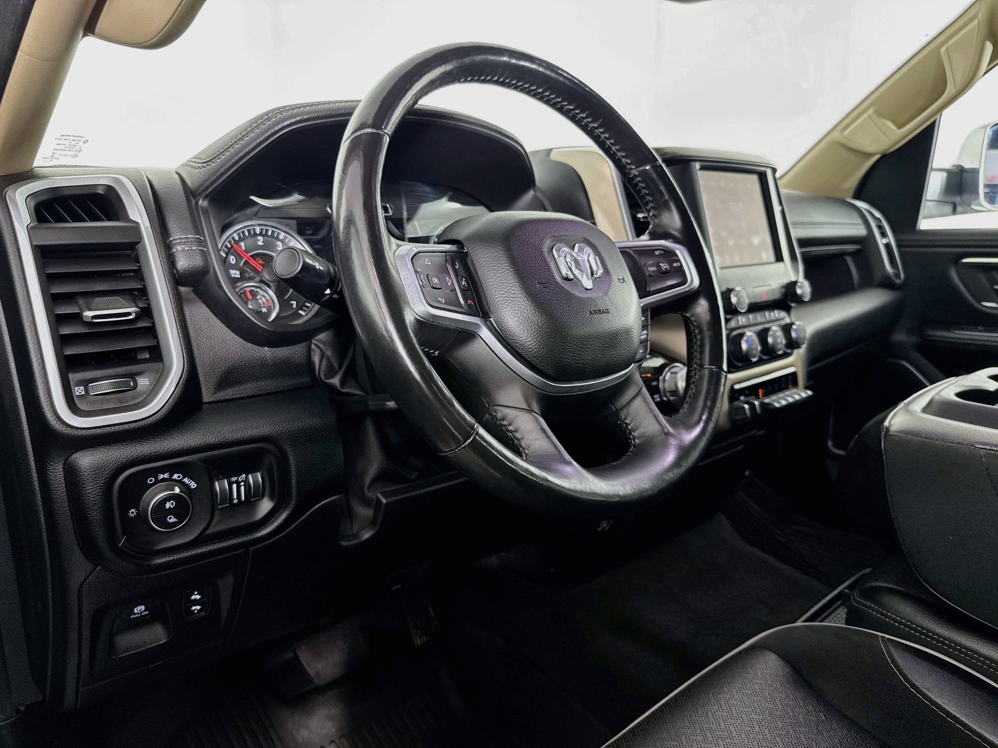 Used 2020 RAM 1500 Laramie AWD/4WD image 21
