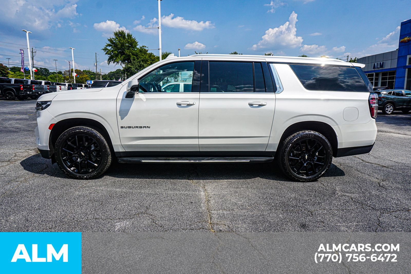 Used 2022 Chevrolet Suburban LT w/ LT Signature Package AWD/4WD image 9