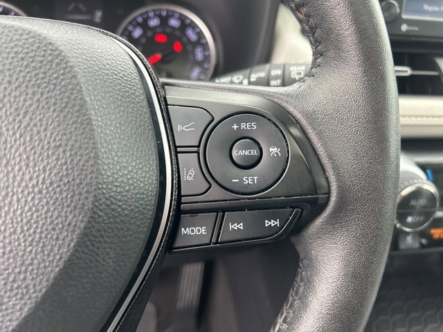 Used 2021 Toyota RAV4 XLE Premium image 24