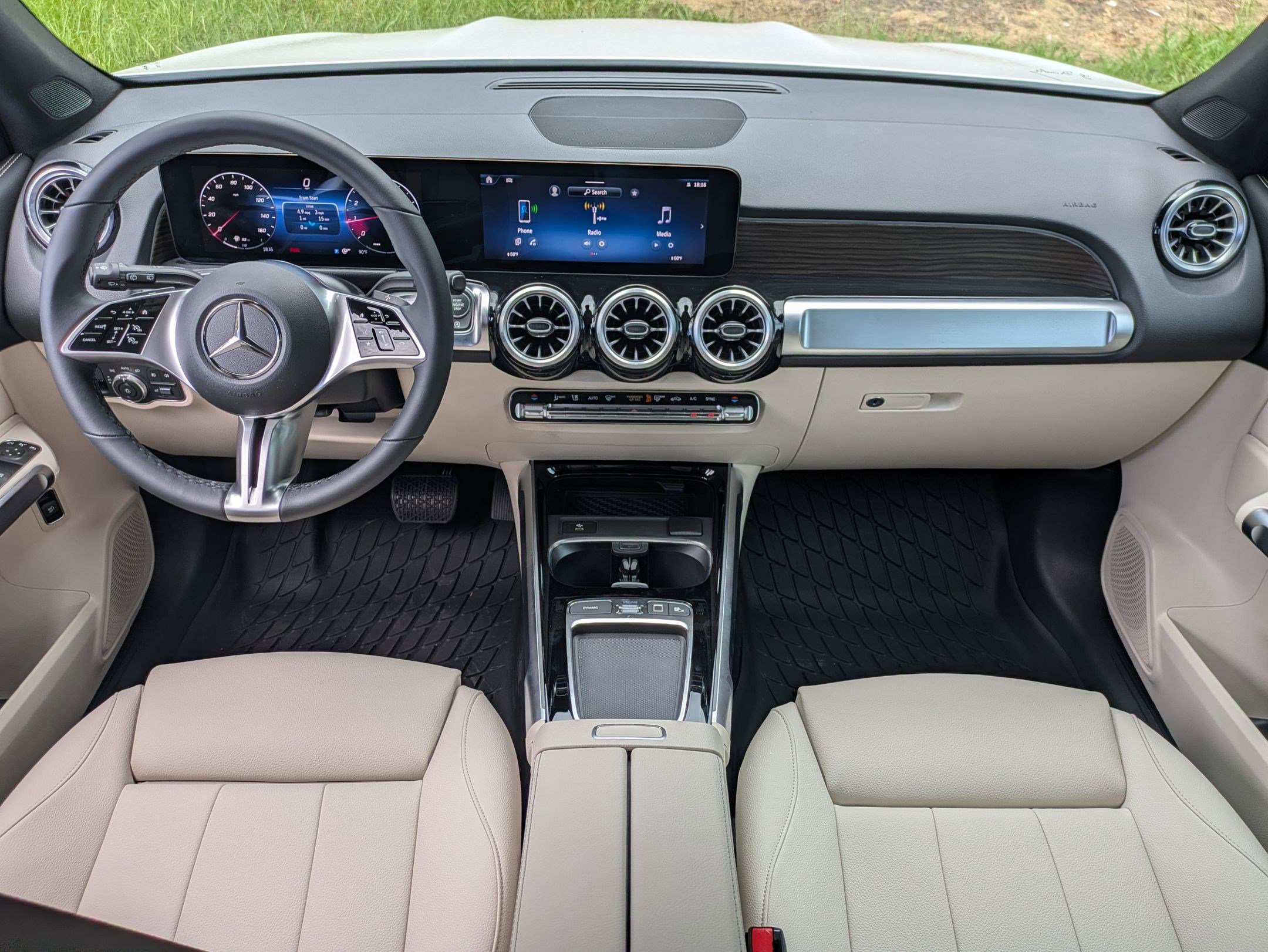 New 2025 Mercedes-Benz GLB 250 image 30