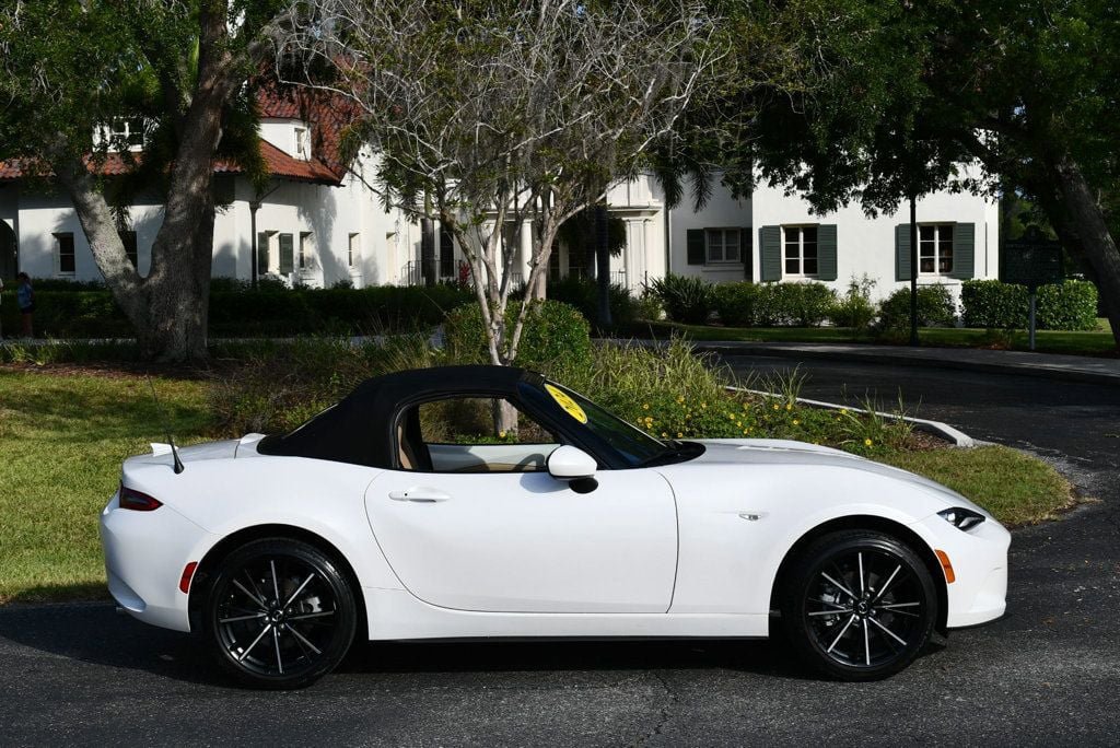 Used 2024 MAZDA MX-5 Miata Grand Touring RWD image 40