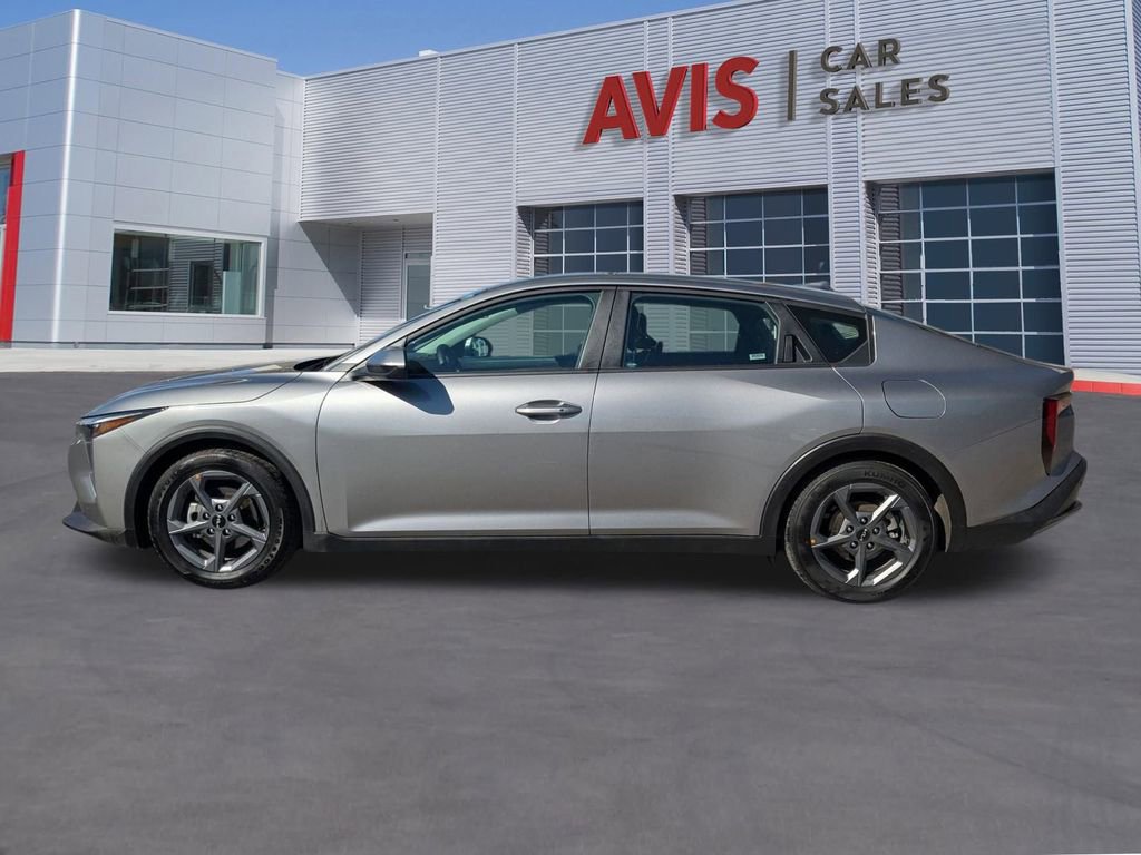 Used 2025 Kia K4 LXS image 2