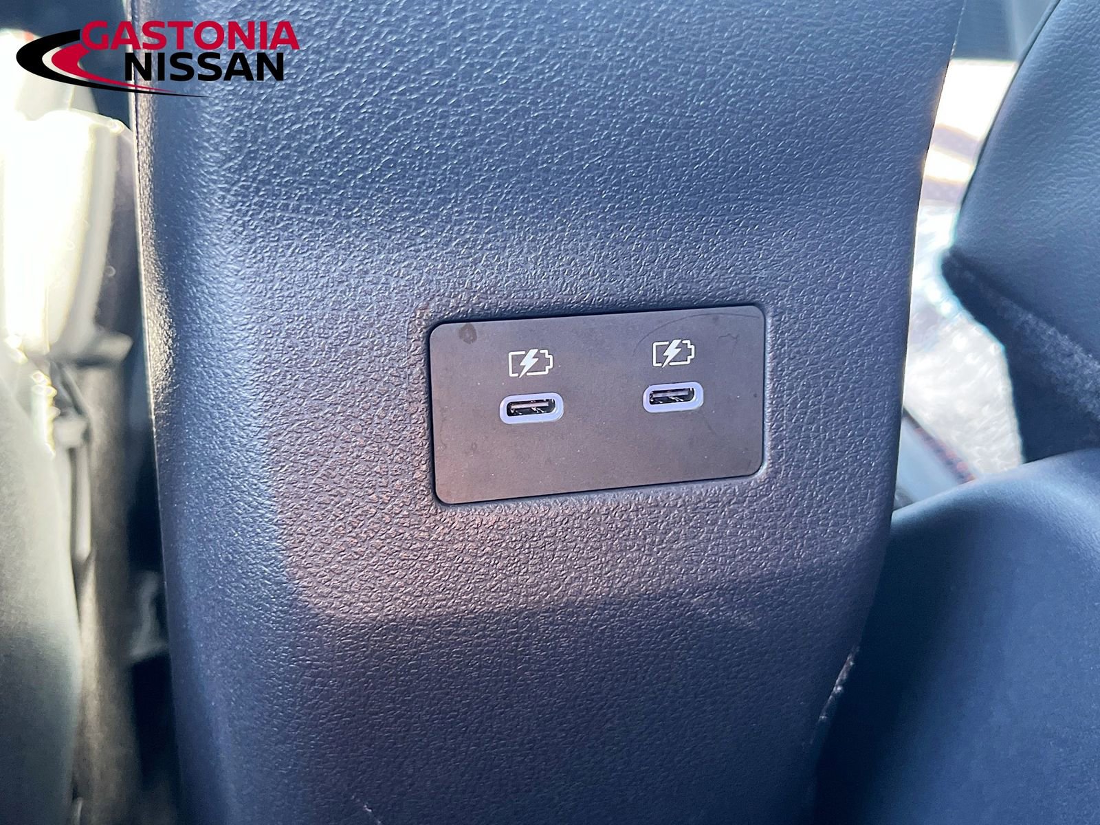 Used 2025 Nissan Kicks SR image 32