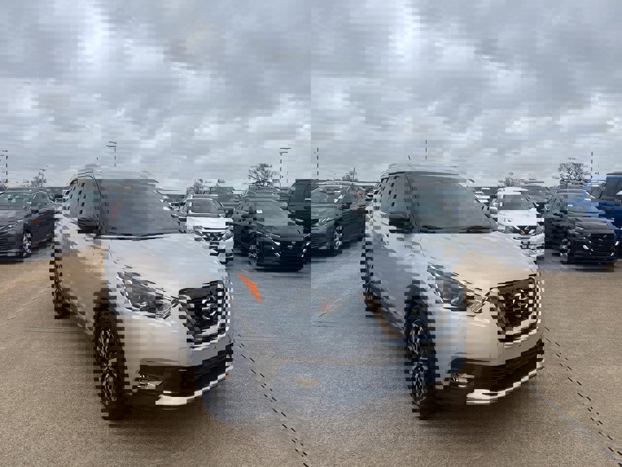 Used 2019 Nissan Kicks SR image 1