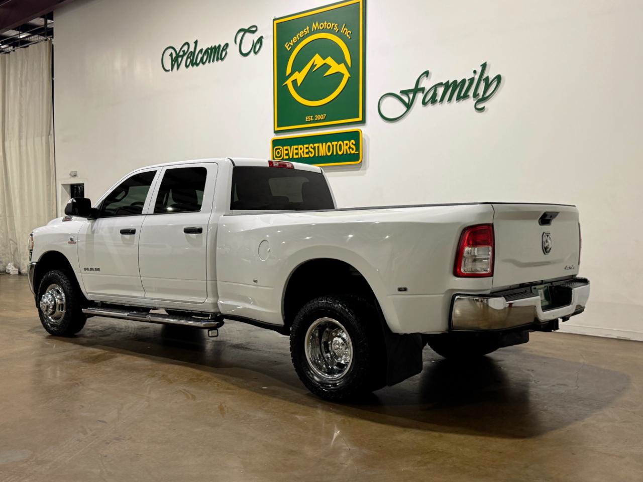 Used 2022 RAM 3500 Tradesman w/ Chrome Appearance Group AWD/4WD image 6