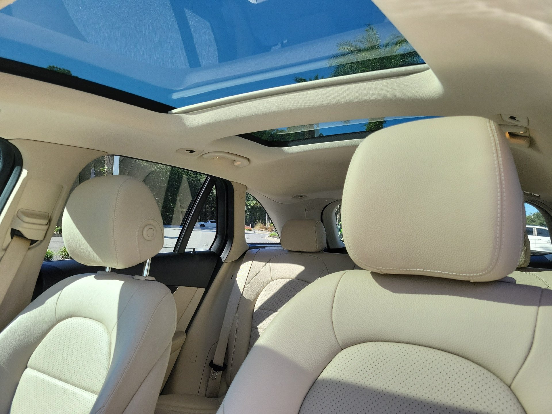 Used 2021 Mercedes-Benz GLC 300 w/ Premium Package image 33