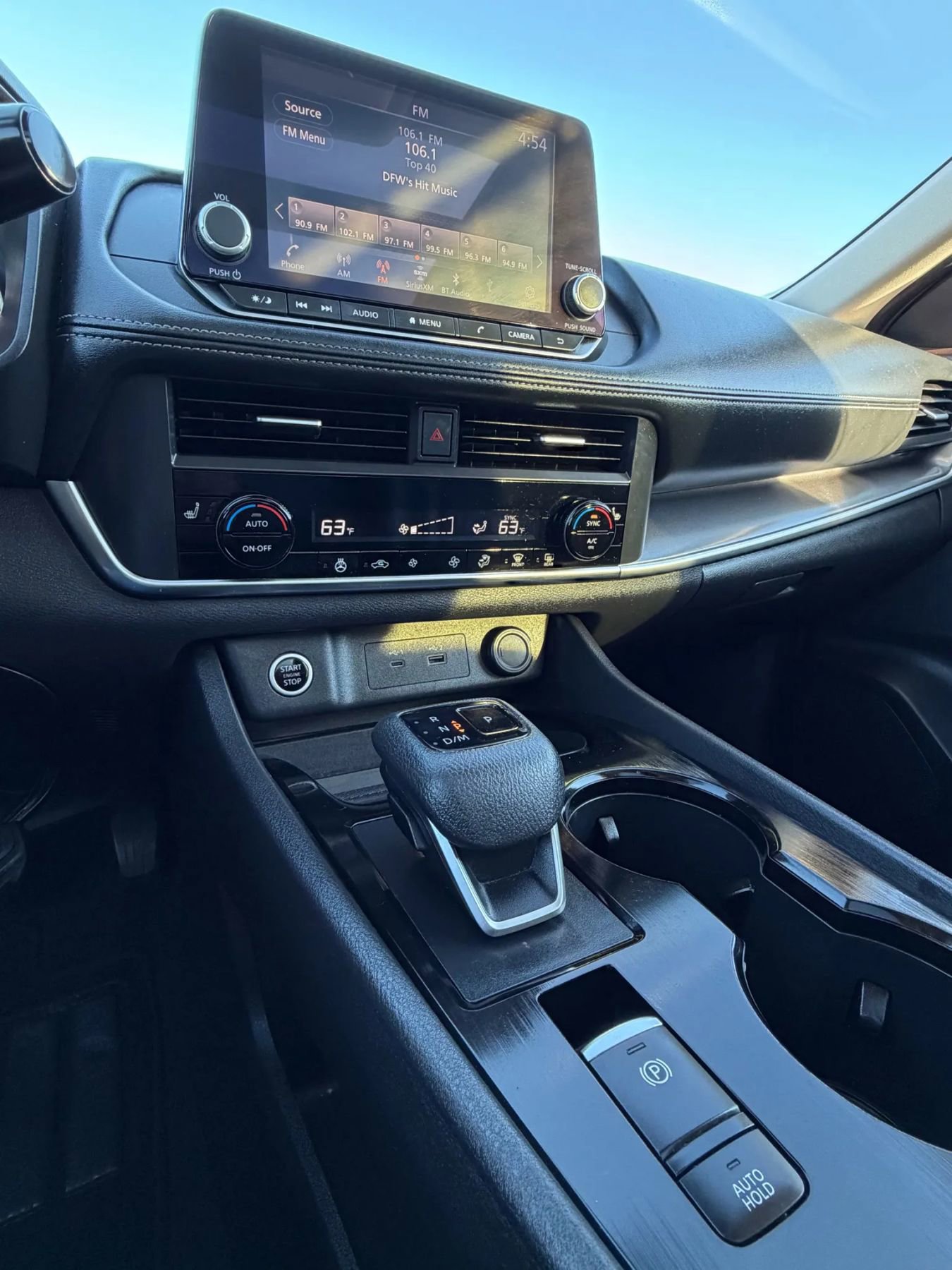 Used 2023 Nissan Rogue SV w/ SV Premium B Package image 11