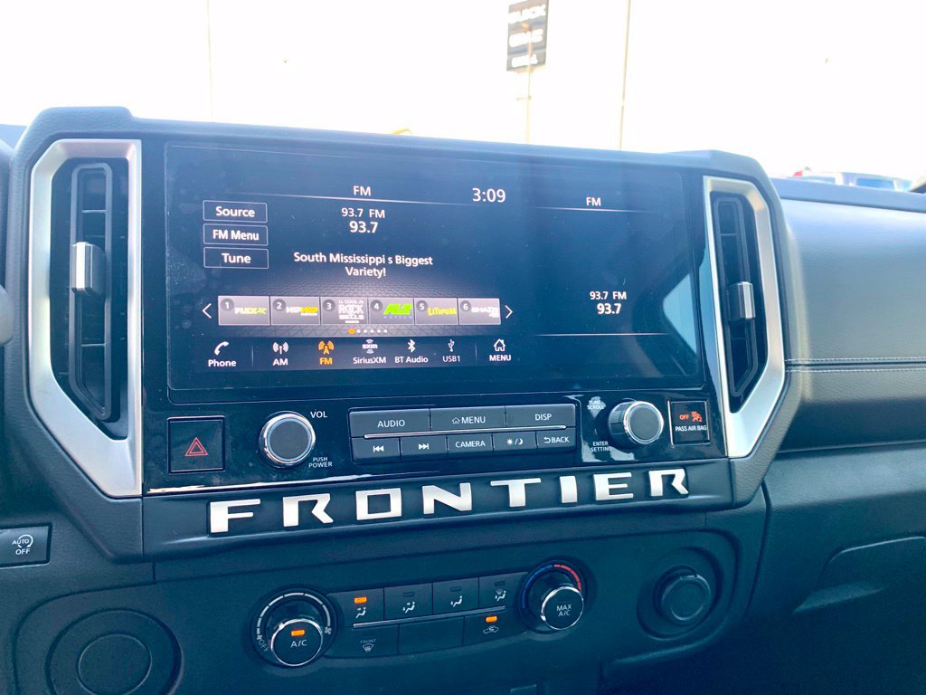Used 2025 Nissan Frontier SV RWD image 33