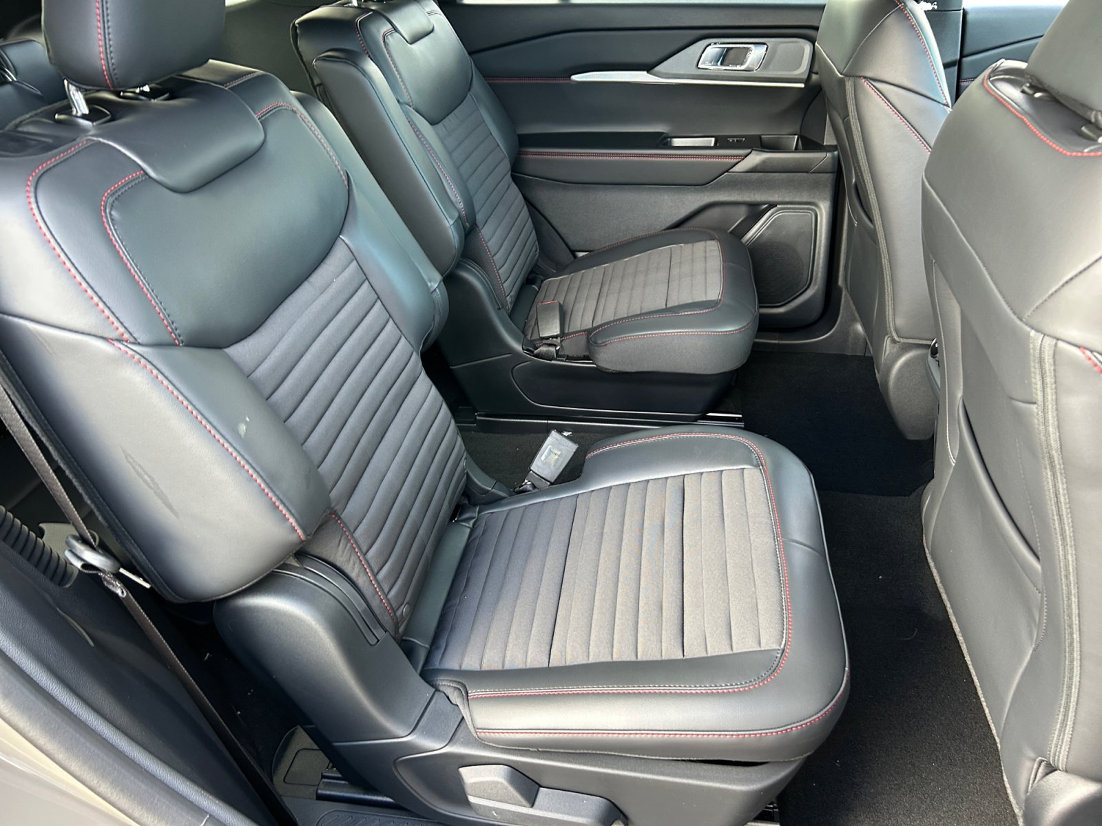 New 2026 Ford Explorer ST-Line w/ ST-Line Street Pack RWD image 18