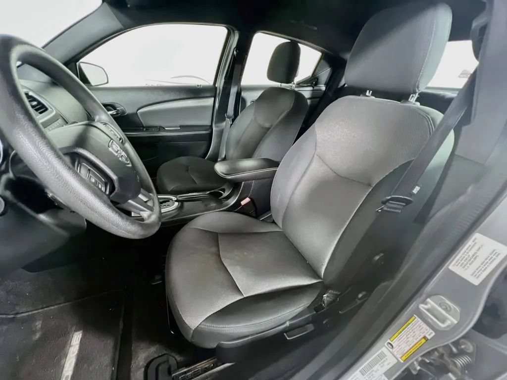 Used 2013 Dodge Avenger SE FWD image 18